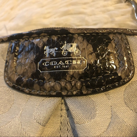 Coach classic C pattern faux snake wristlet - Picture 4 of 11